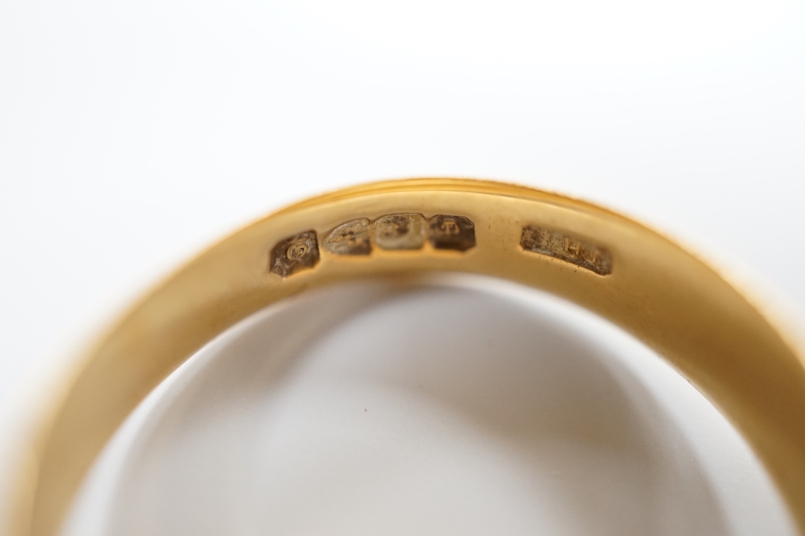 Two 18ct gold signet rings, sizes K/L & S, 13.8 grams.